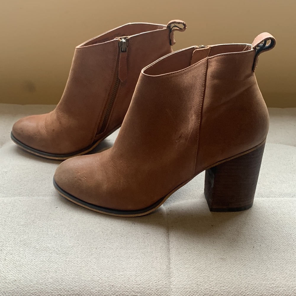 B.P. Women's Brown Block Heel Leather Bootie Size 9.5 - Picture 3 of 15
